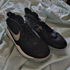 Nike Boys Team Hustle Basketball Shoe